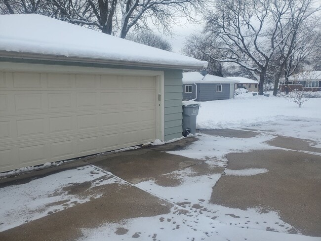 Building Photo - 3 Bedroom Single Family Ranch Home