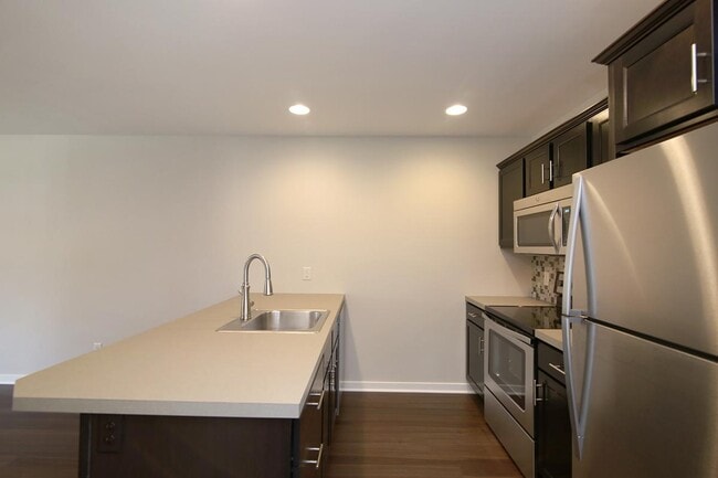 Building Photo - 289 E 19th St