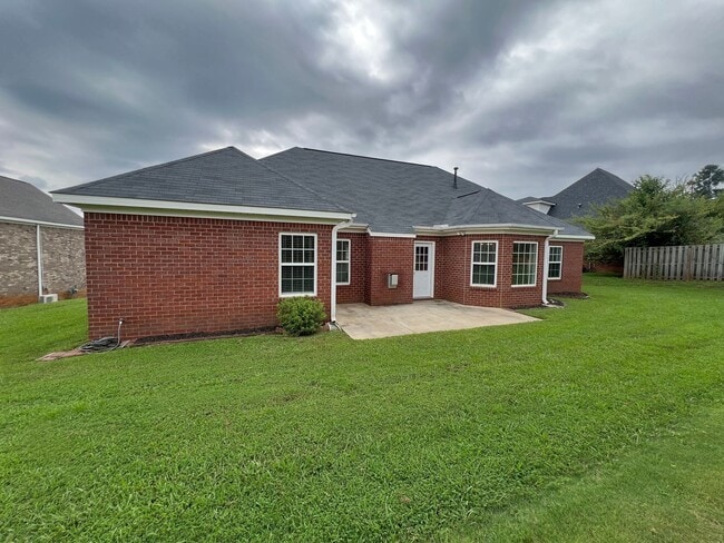 Building Photo - 4858 Somerset Dr