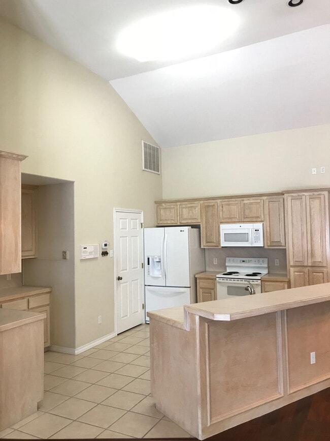 Building Photo - 5642 Lipes Blvd