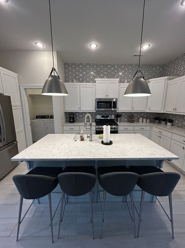 Building Photo - Fully Furnished Stylish 4-Bedroom Home in ...