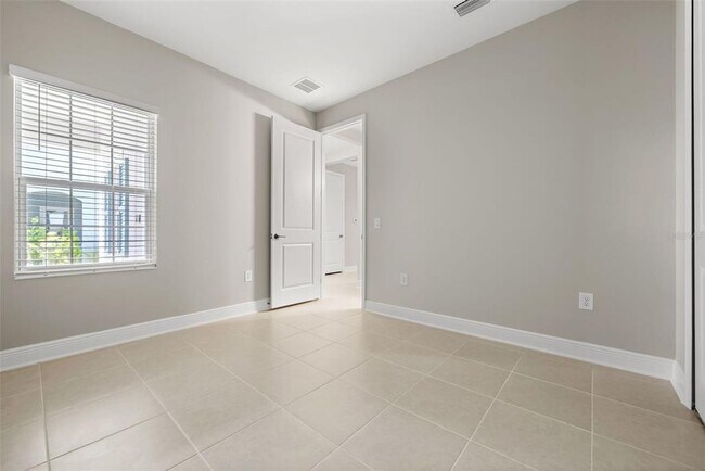 Building Photo - 10072 Lake Wales Cir