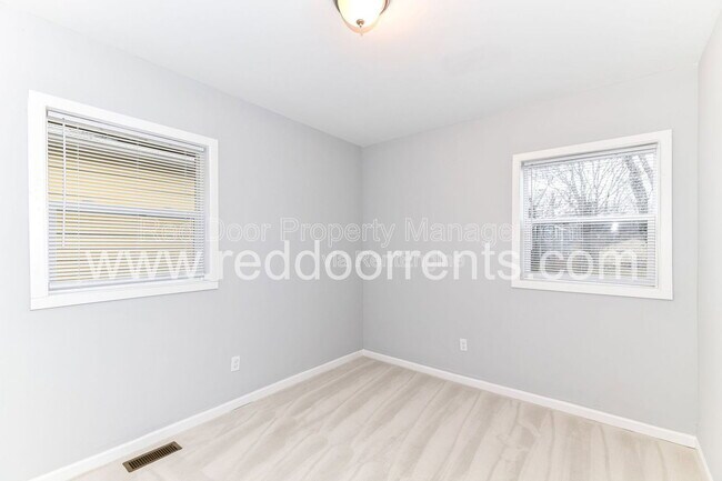 Building Photo - 3207 N Arsenal Ave