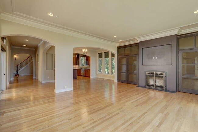 Building Photo - Stunning Mediterranean Oasis Minutes from Downtown Bellevue w/Lake Views!