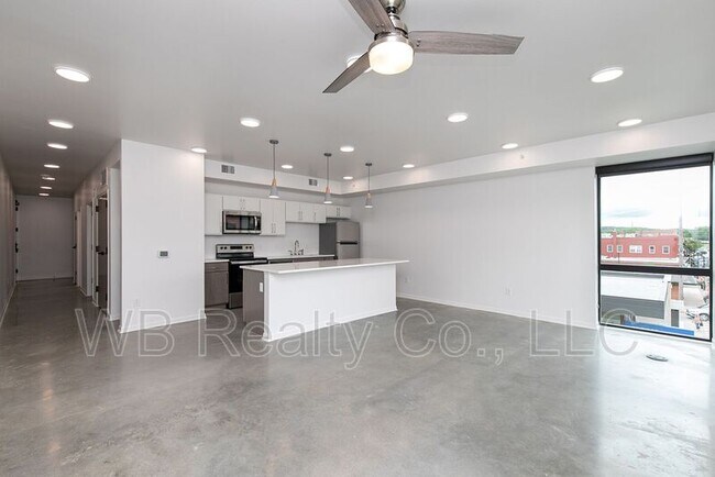 Building Photo - 315 5th St