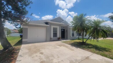 Building Photo - Corner of Curry Ford and Goldenrod 3 bedroom 2 baths and one car garage