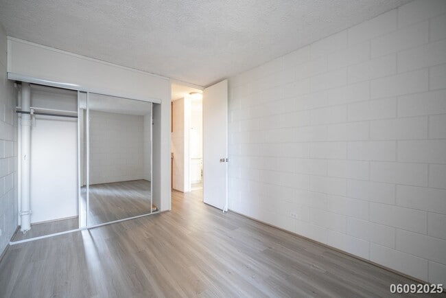Building Photo - $2600.00 | 2BD/1BA Condo ALL UTILITIES INC...