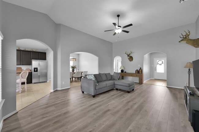 Building Photo - 22510 Red Sparrow Dr