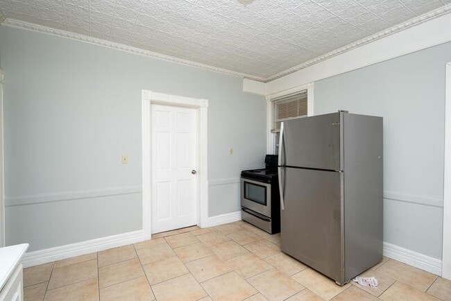 Building Photo - 233 Stow Ave