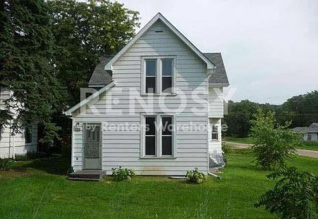 Building Photo - 4BD/2BA in Newport Available Now!