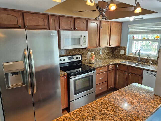 Building Photo - Waterfront Community Living | Updated 2BR/2BA Condo with Private Beach Access
