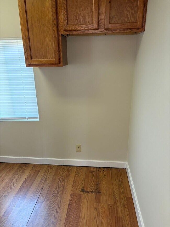 Building Photo - $1,895- ALL UTILITIES INCLUDED- BEAUTIFUL ...