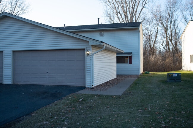 Building Photo - 10646 Hummingbird St NW