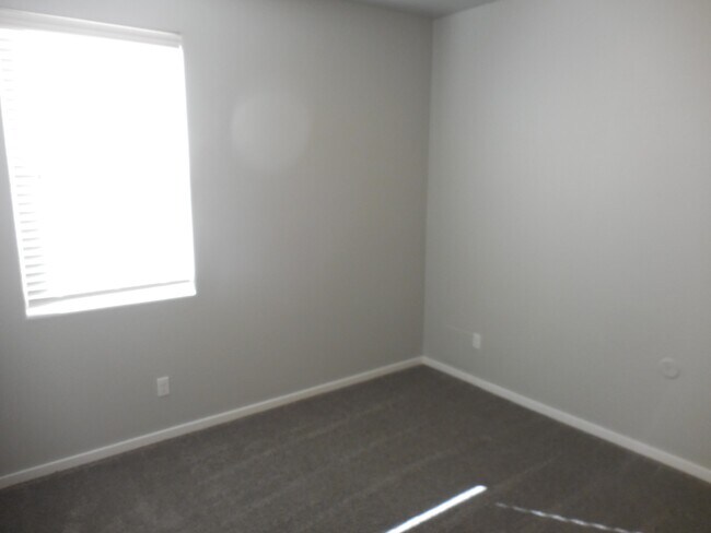 Building Photo - 833 Paseo Dulce Ave