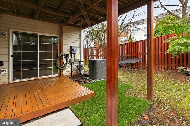 Building Photo - 20748 Hollow Falls Terrace