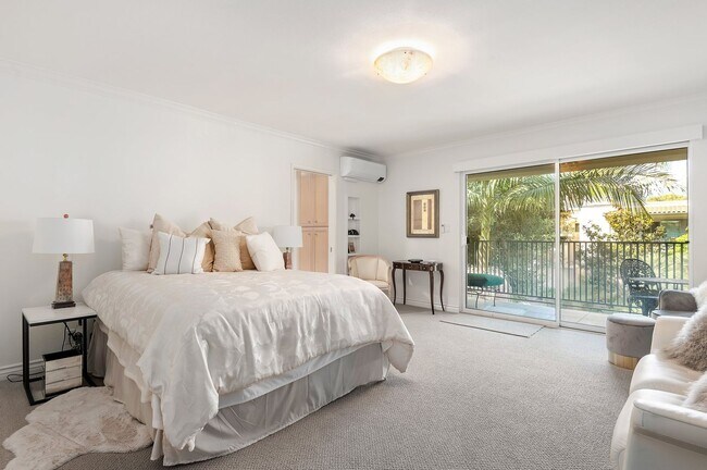 Building Photo - RARELY offered! Top floor three bedroom 2.5 bath El Escorial condo, fully furnished at East Beach.