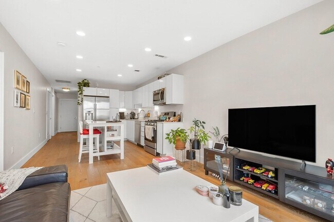 Building Photo - 248 Meridian St