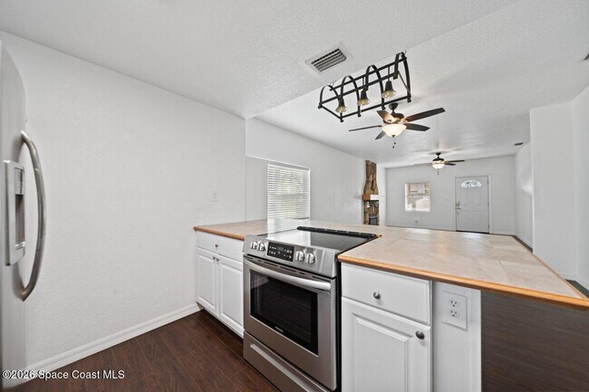 Building Photo - 6502 June Dr