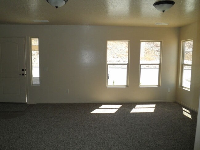 Building Photo - Gorgeous 3 Bedroom Townhome in St. George