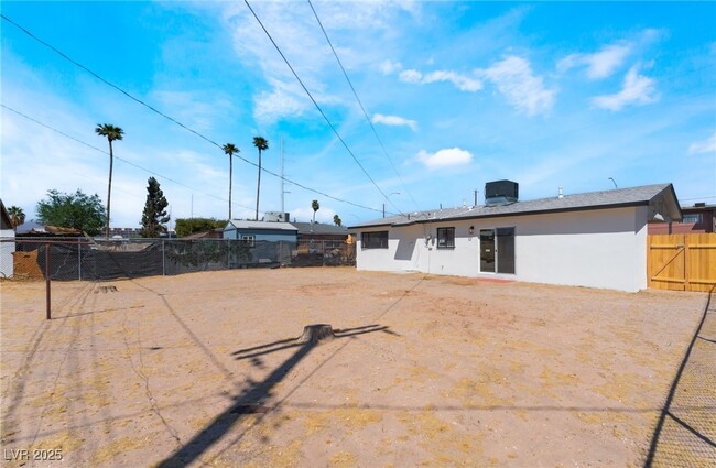 Building Photo - 1648 J St