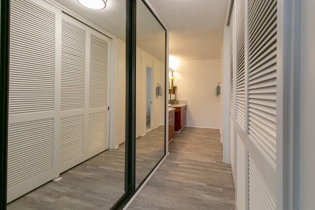 Building Photo - 250 Kawaihae St