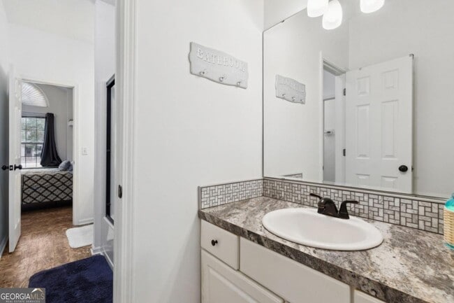 Building Photo - 51 Ravine Ln