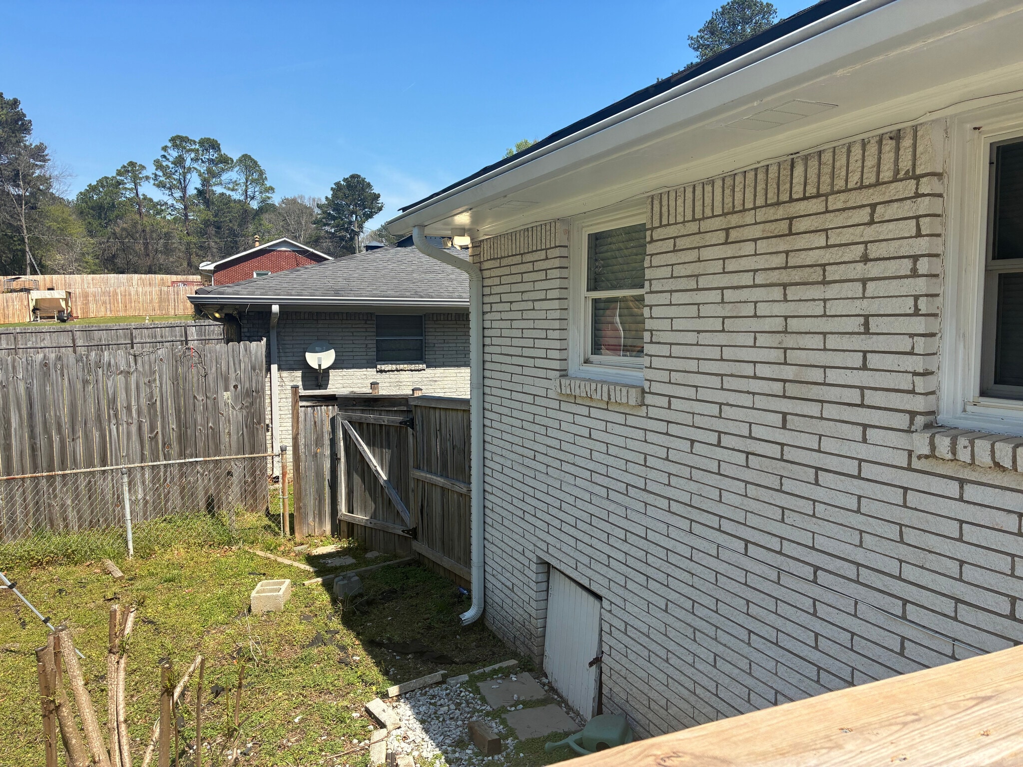 Building Photo - Room in Duplex on Union Rd SW