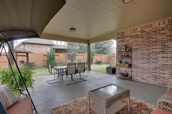 Building Photo - 17503 Fechser Ln