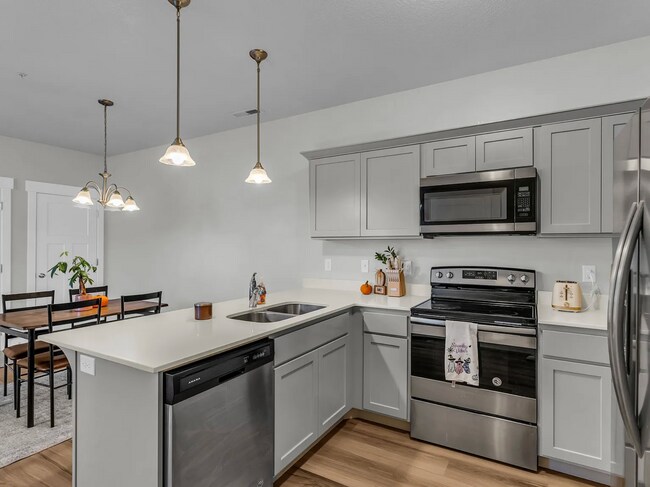 Building Photo - Riverton Condo