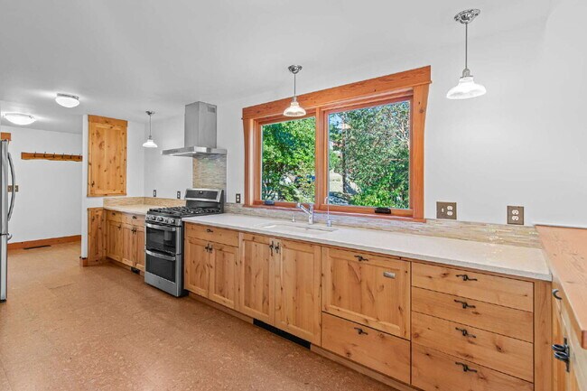 Building Photo - 970 Elkader St