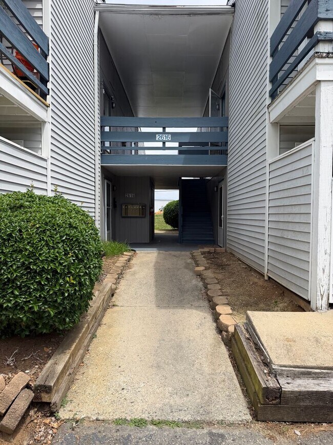Building Photo - 2616 Randleman Rd