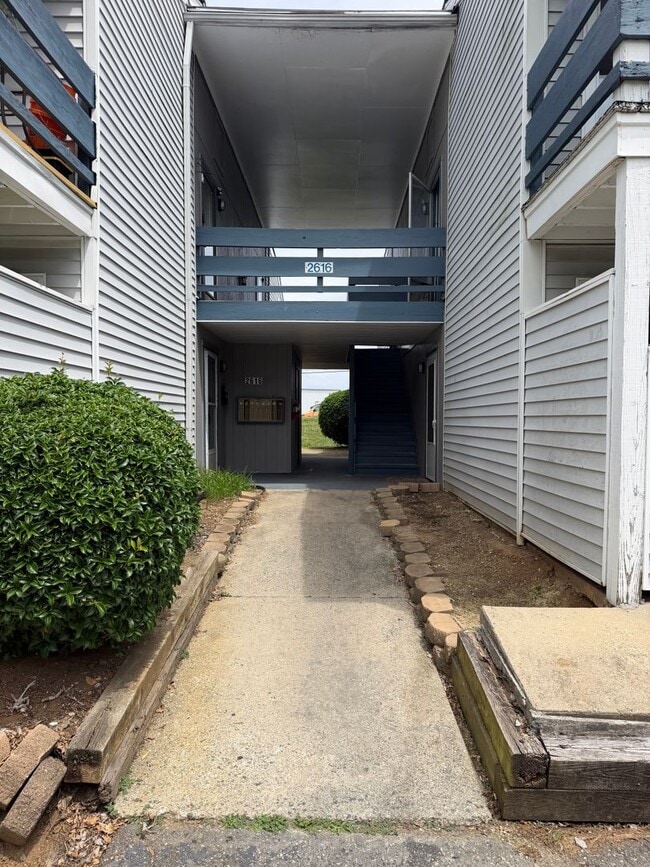 Building Photo - H2616 RANDLEMAN RD