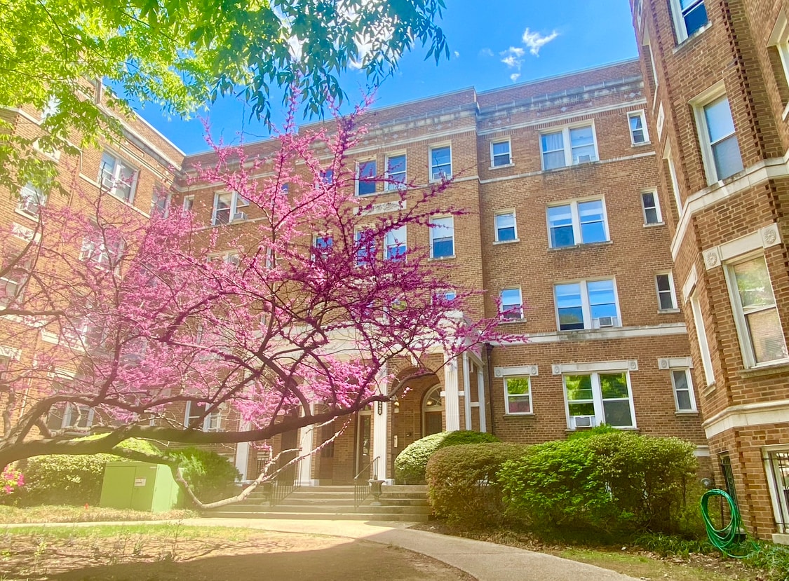 Building Photo - 1820 Clydesdale Pl NW