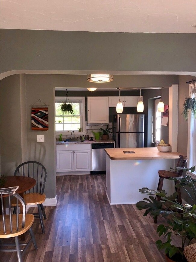 Building Photo - 1128 Sumpter St