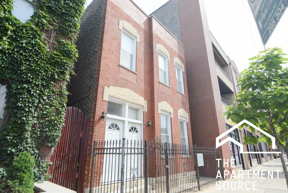 Building Photo - 2146 W Chicago Ave