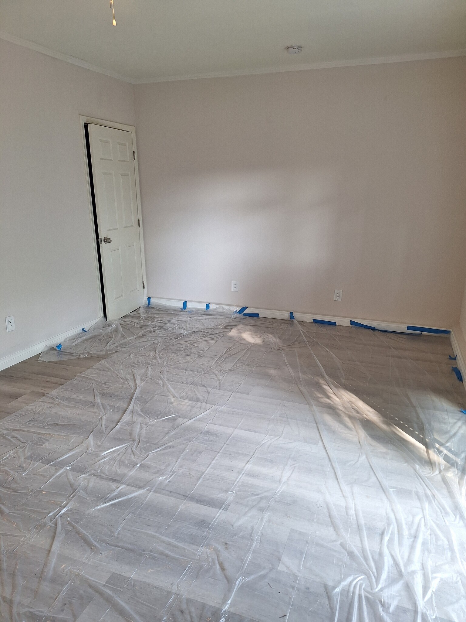 Building Photo - 16663 Victory Blvd