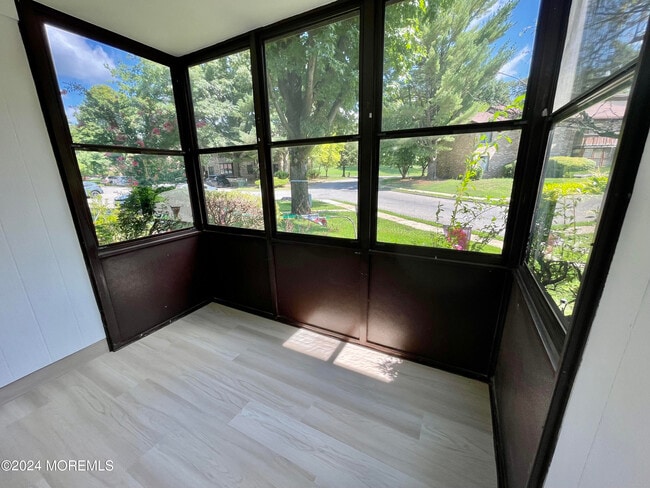 Building Photo - 175 Amberly Dr