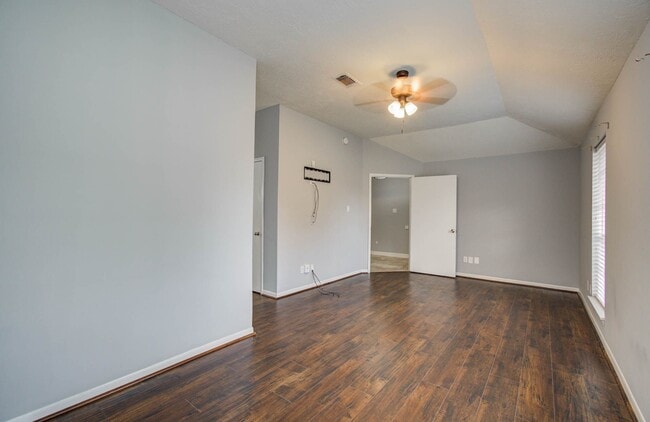 Building Photo - 6607 Readsland Ln