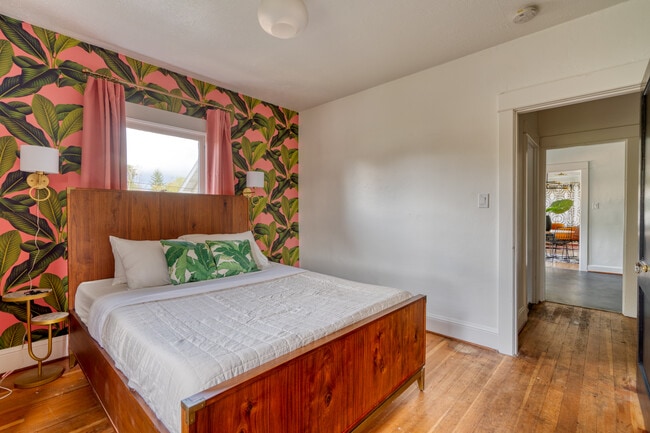 Building Photo - 2215 SE Powell Blvd