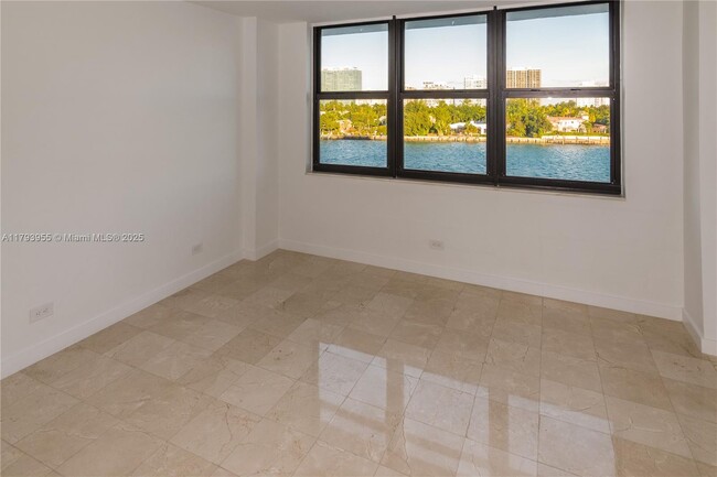 Building Photo - 10101 E Bay Harbor Dr