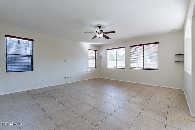 Building Photo - 2943 E Quiet Hollow Ln