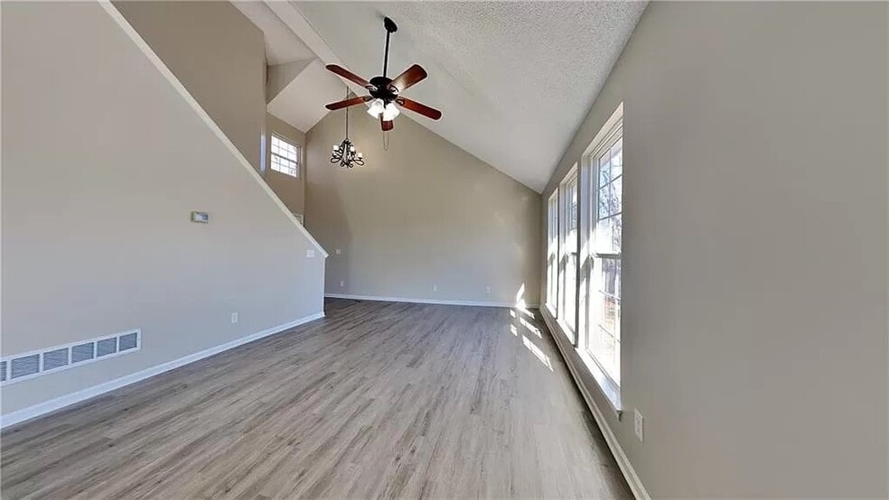 Building Photo - 21670 S Main St