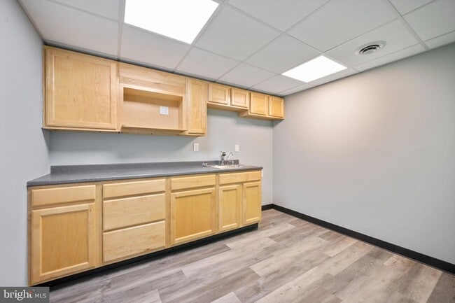 Building Photo - 7917 Wise Ave