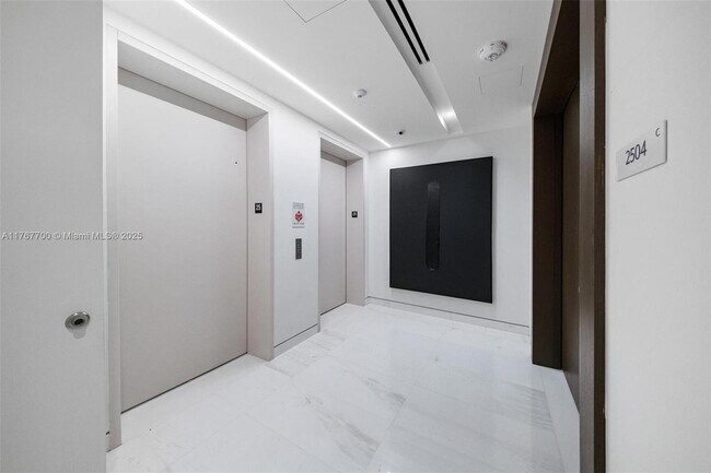 Building Photo - 300 Biscayne Blvd Way