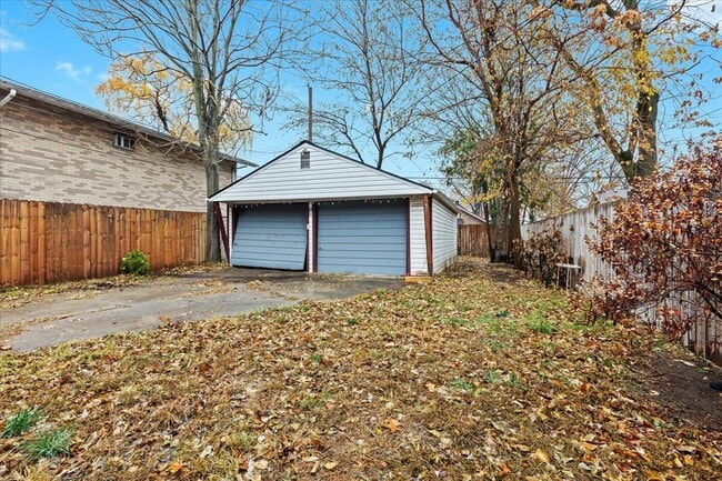 Building Photo - 575 E Lewiston Ave