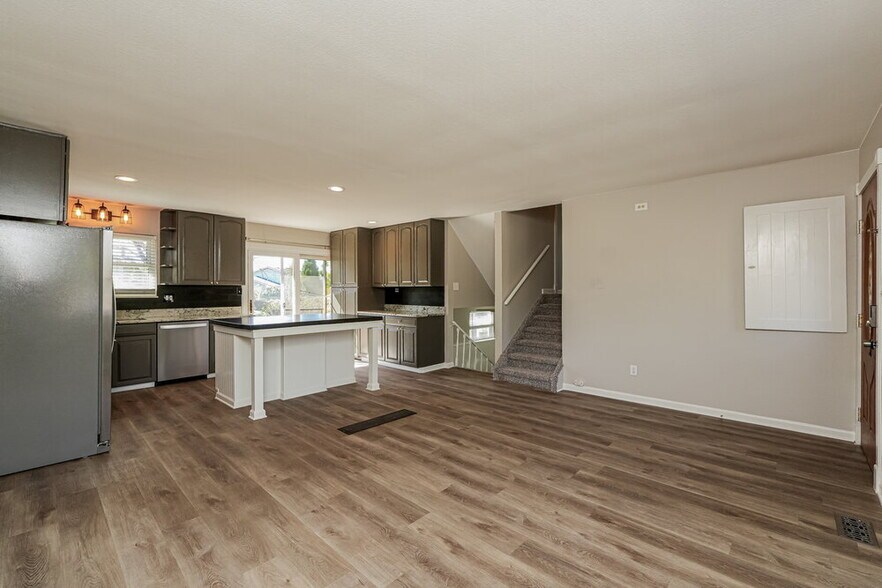 Building Photo - 4945 Manzana Dr