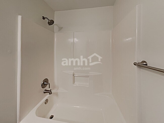 Building Photo - 3562 Huddlestone Ln NE