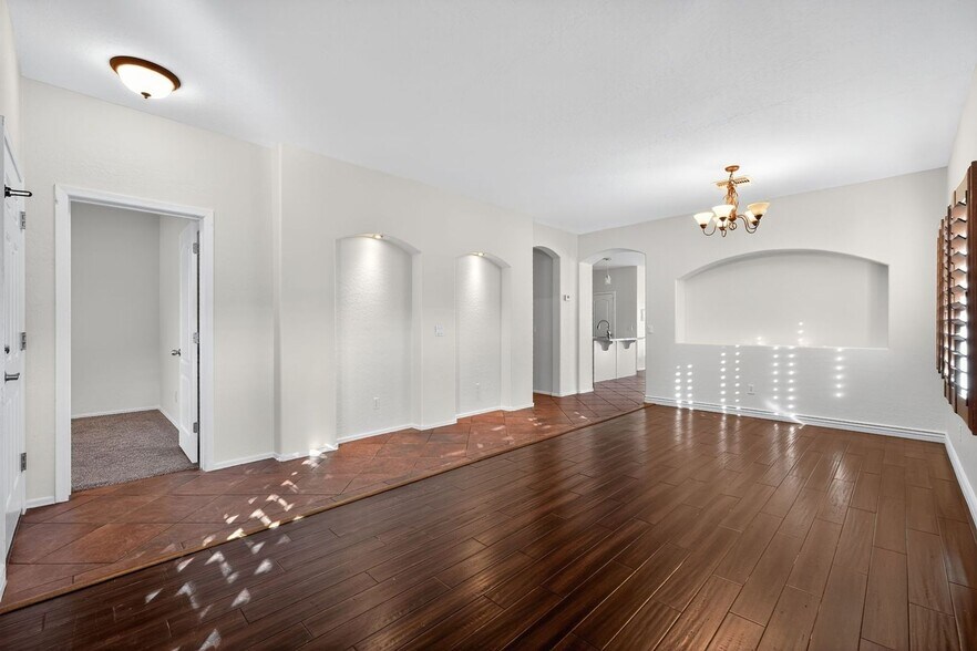 Building Photo - 4178 E Maplewood St