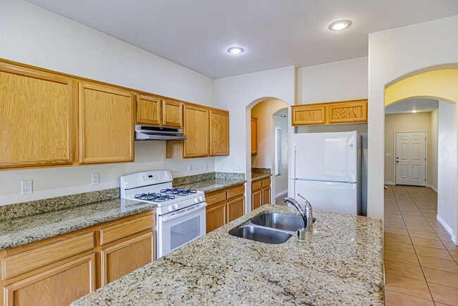 Building Photo - 1 Story home with 3 Bedrooms