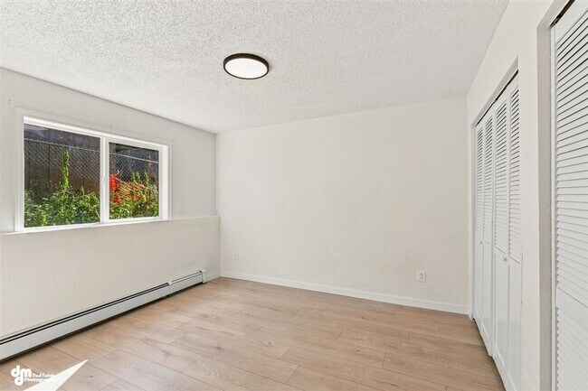 Building Photo - 6500 E 10th Ave